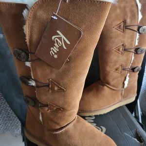 Size 8 Kemi boots